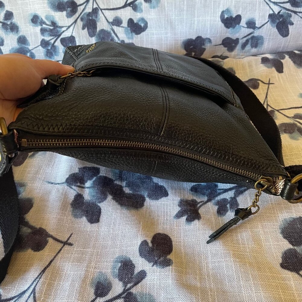 The Sak Iris / Lucia Crossbody Bag in Black Leather - Picture 5 of 14